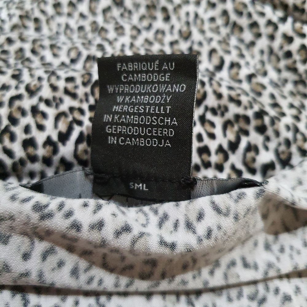 Tahari Leopard Print Ruched Top - Picture 7 of 8